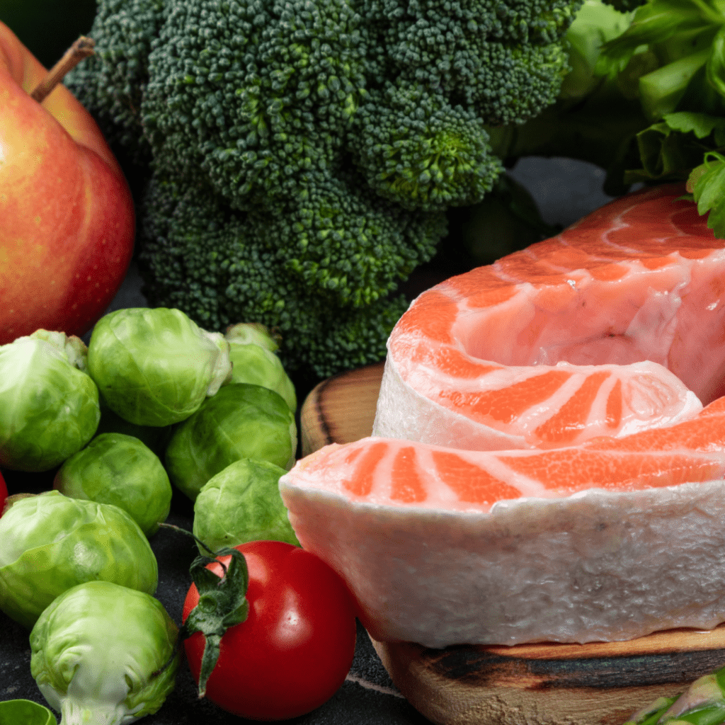 Salmone, broccoli, cavoletti, esempi di cibi con vitamina d.